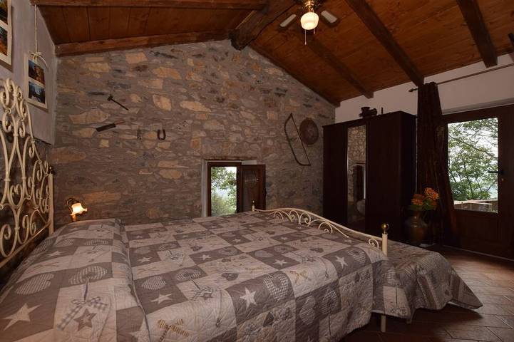 Casa rústica con jardín y piscina en una zona montañosa in Licciana Nardi, Valle de Magra