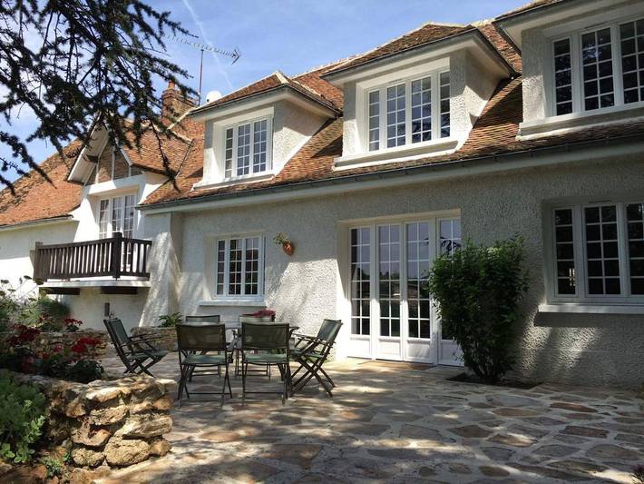 Gîte pour 9 personnes, avec Terrasse ainsi que Jardin et Piscine dans Montpothier