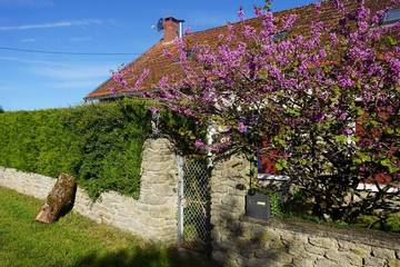 Gîte pour 8 personnes, avec balcon et jardin à Azerables