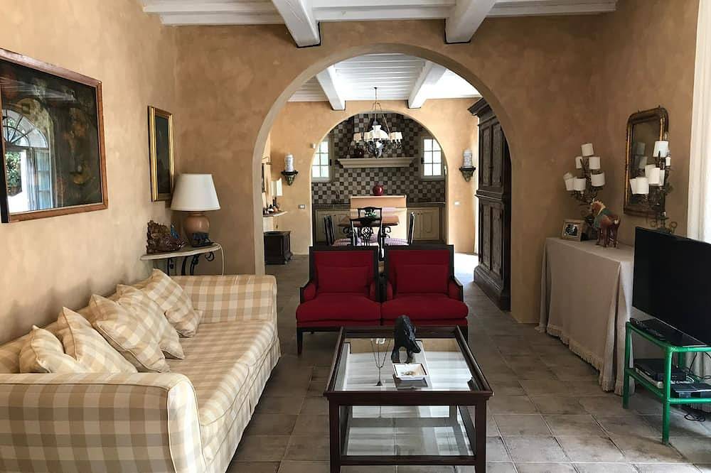 Wonderful villa with pool in Ansedonia, Orbetello