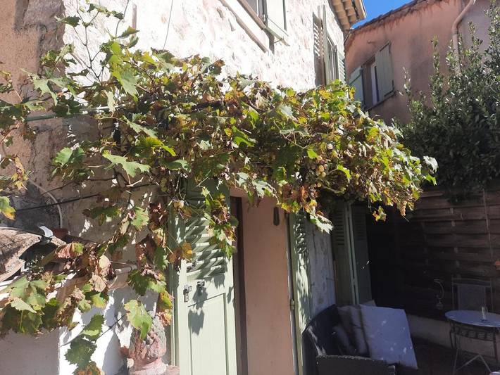 Appartement de vacances pour 2 personnes, avec terrasse et piscine ainsi que jacuzzi et jardin