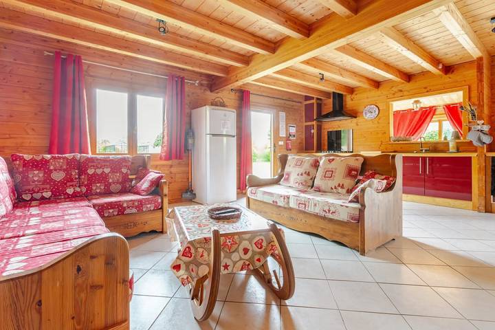 Chalet 'Domaine Le Trou Du Charme' with Private Terrace, Private Garden and Wi-Fi in Bournonville, Boulogne-sur-Mer region