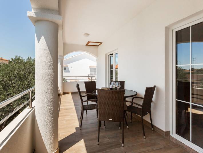 Ferienwohnung für 5 Personen, mit Balkon und Garten in Sukosan - 2