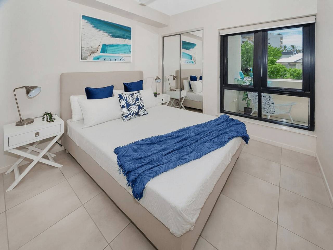 Ganze Wohnung, Küstennahes 2-Bett-Apartment mit Parkplatz und Pool am Meer in Cairns North, Cairns