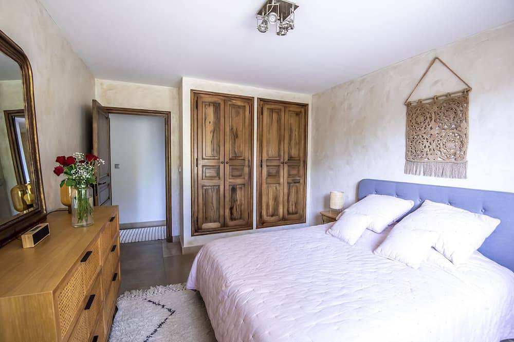 Villa Panoramic 250m2 by Saint Victoire large Swimming Pool and air condition in Le Tholonet, Aix-en-Provence region