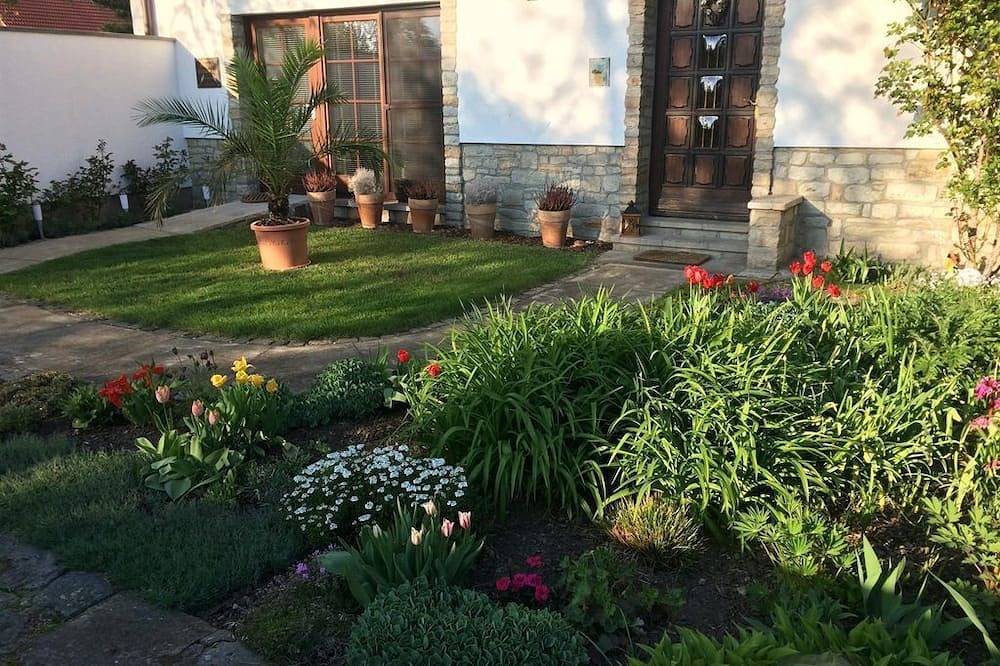 Ganze Wohnung, Ferienwohnung \"Am Geiseltal\" Tal der Bienenfresser - Barrierefreie Ferienwohnung in Merseburg, Saale-Unstrut