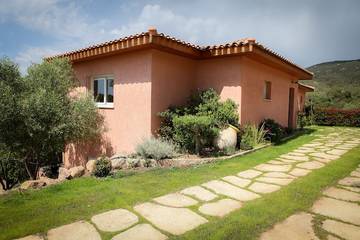Gîte pour 6 personnes, avec jardin et balcon dans Plage de Tenutella