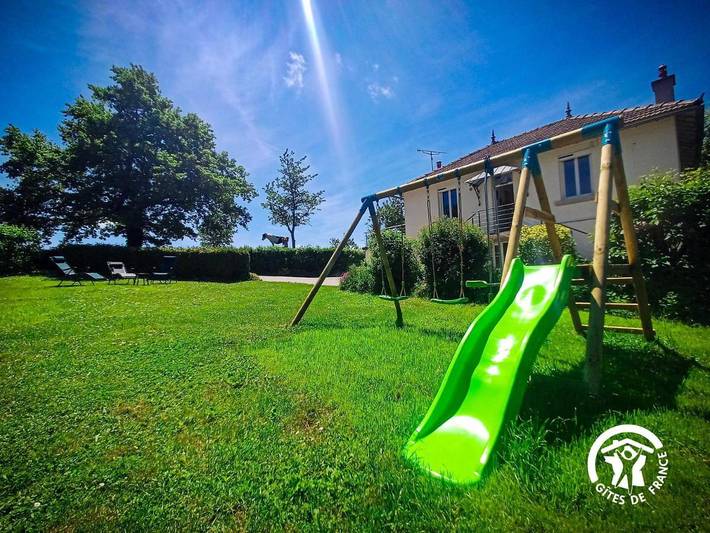 Location de vacances pour 6 personnes, avec jardin à Taussac