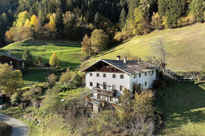 Appartement entier, Appartement 'Rosengarten Mitterbirbach' avec vue sur la montagne, terrasse privée et Wi-Fi in San Pancrazio, Massif de l'Ortles