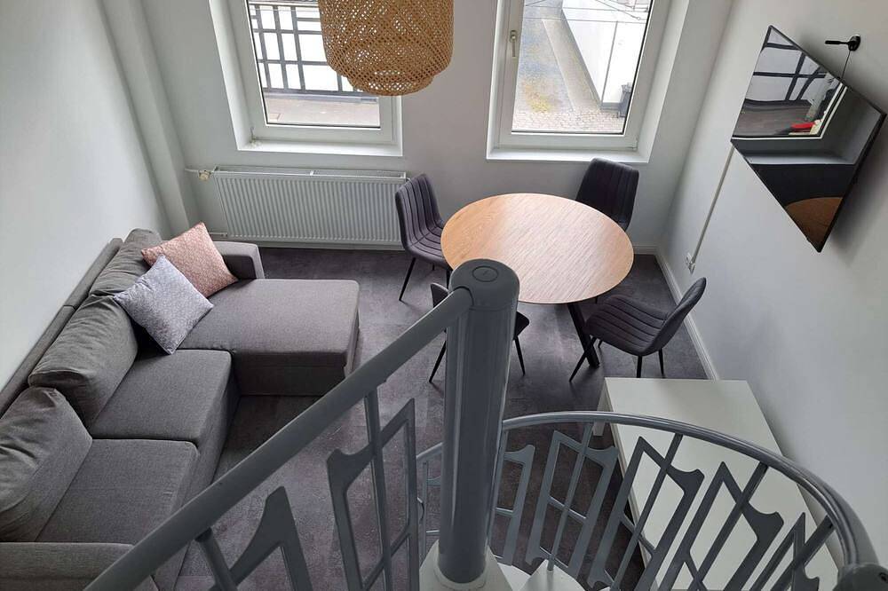 Ganze Wohnung, Maisonettewohnung mit zwei Schlafzimmern und einem Wohnzimmer in Solingen, Bergisches Land