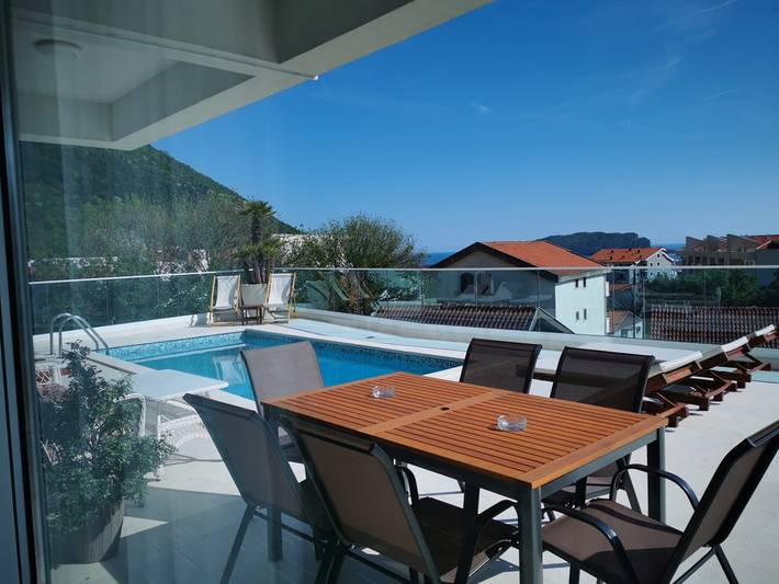 Ferienhaus für 12 Personen, mit Balkon/Terrasse und Pool in Budva - 4