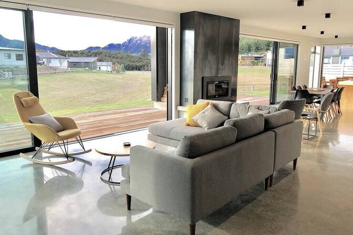 Holiday home for 8 people, with balcony and garden in Wanaka