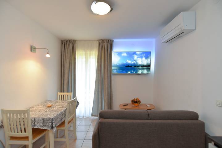Ganze Wohnung, Ferienwohnung für 3 Personen mit Terrasse in Vrsar, Općina Vrsar
