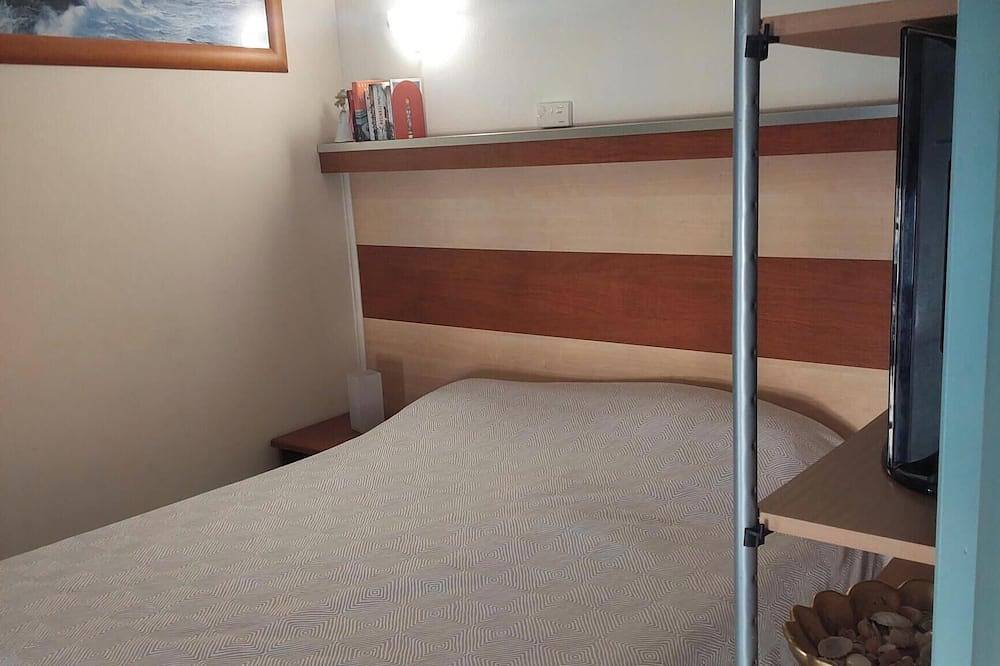 Apartamento entero, Residencia junto al mar en un bosque de pinos con piscina, dentro de un parque natural in Pisa, Costa de la Maremma