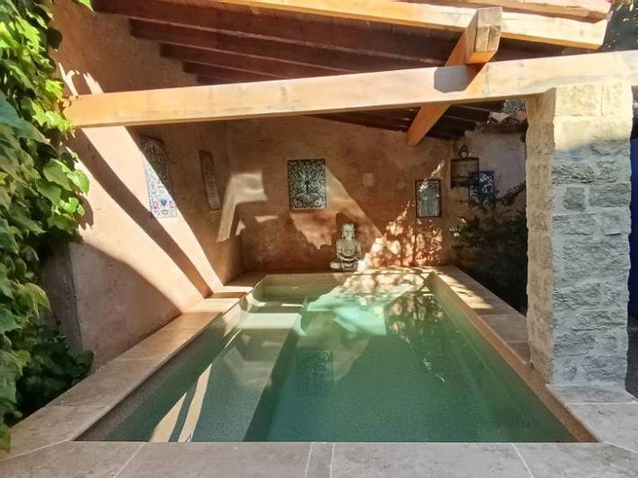 Bed and breakfast for 3 people, with garden and terrace as well as view and pool - 1