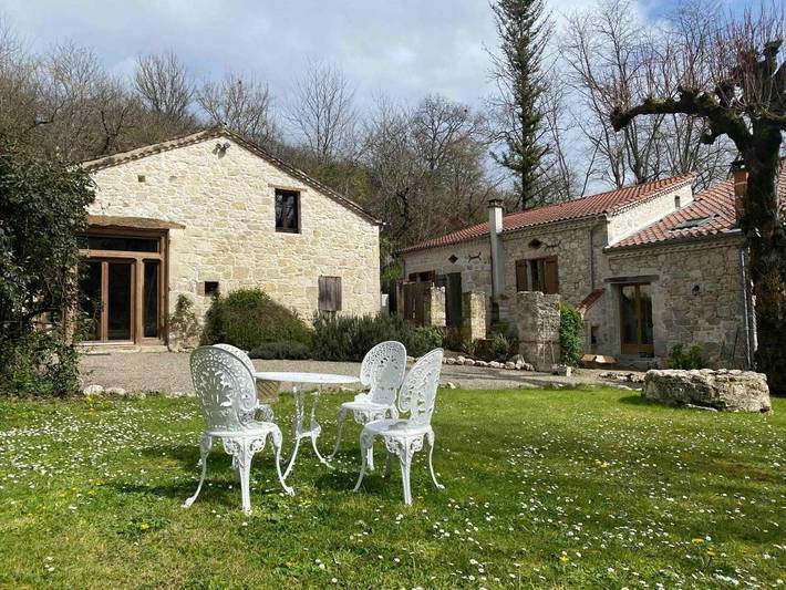 Location de vacances pour 18 personnes, avec vue ainsi que piscine et jardin, adapté aux familles à Pont-du-Casse - 2