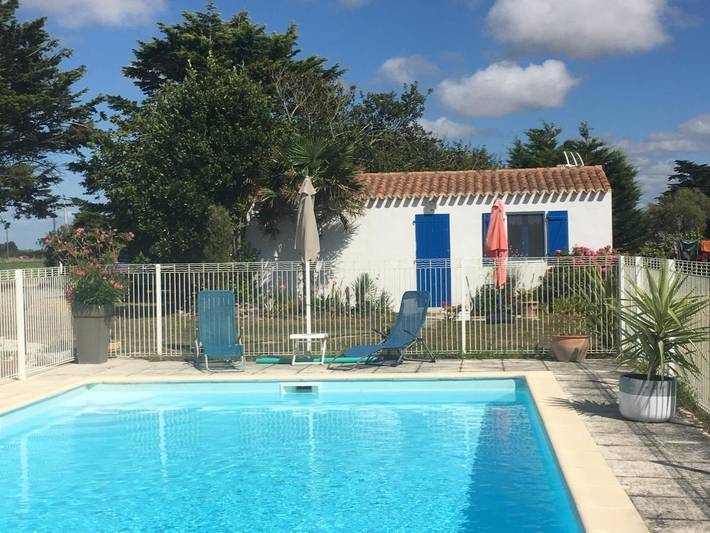 Location de vacances pour 2 personnes, avec piscine ainsi que vue et jardin à Beauvoir-sur-Mer - 4