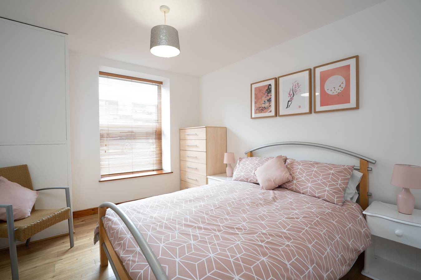 Entire apartment, Apartment 2 Bedroom, Ballyhackamore in Belfast, County Down