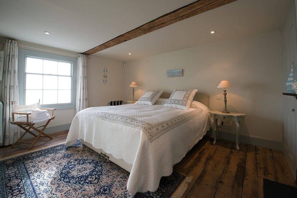 The Beach House at Sandgate    Right on the beach in Sandgate, Kent