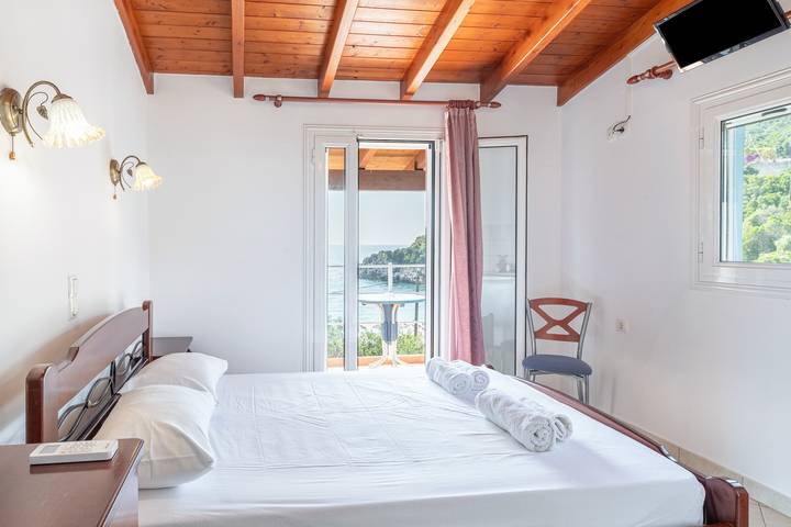 Appartement voor 2 personen, met balkon en tuin, kindvriendelijk in Parga