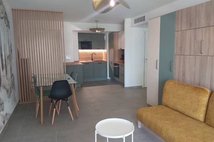 Gîte pour 5 personnes, avec balcon ainsi que piscine et jardin, adapté aux familles à Saint-Laurent-du-Var - 3