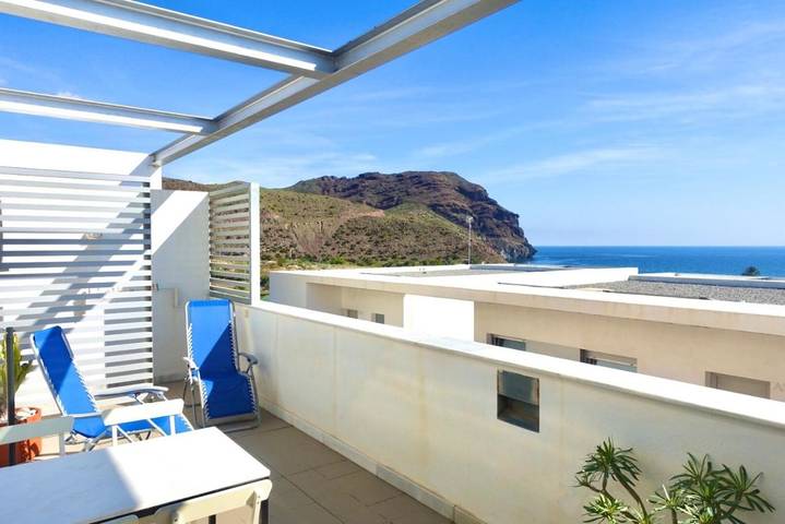 Apartamento para 4 personas, con Balcón y Terraza además de Piscina y Vistas en Las Negras