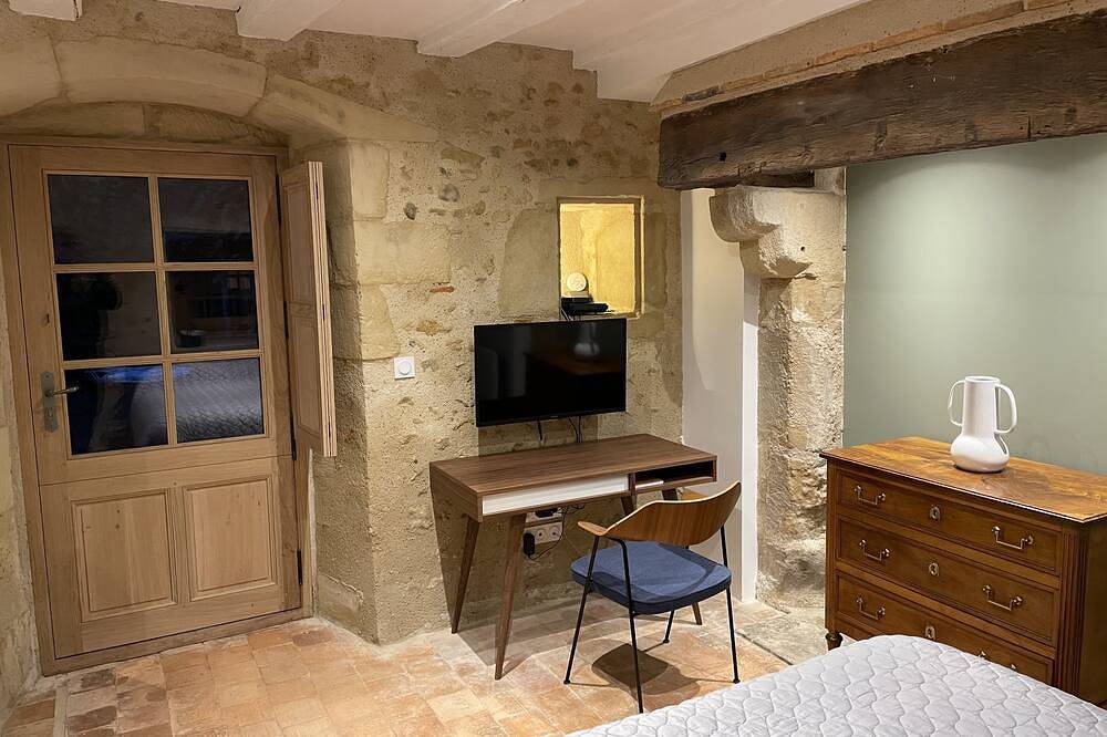 Appartement entier, Studio calme confortable 35M2 face jardin entretenu à 15km du zoo de la Fleche in Durtal, Région d'Angers