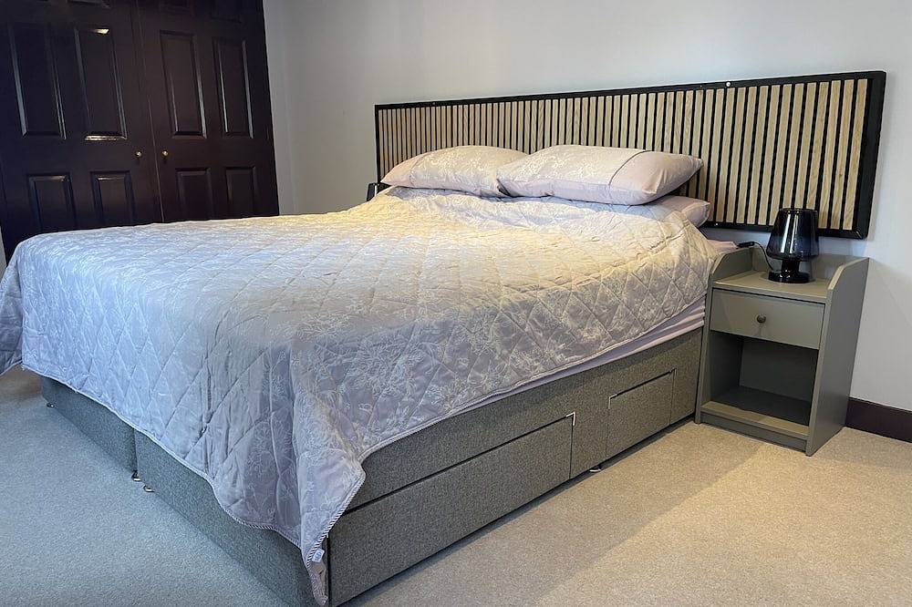 Entire apartment, Two Bedroom apartment with stunning Cathedral Views in Bury St Edmunds, Suffolk