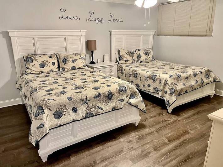 Vacation apartment for 6 people, with yard and balcony as well as pool, with pets in Florida Keys