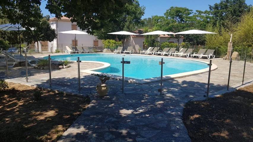 Gîte pour 6 personnes, avec jardin ainsi que vue et piscine dans Pigna - 4