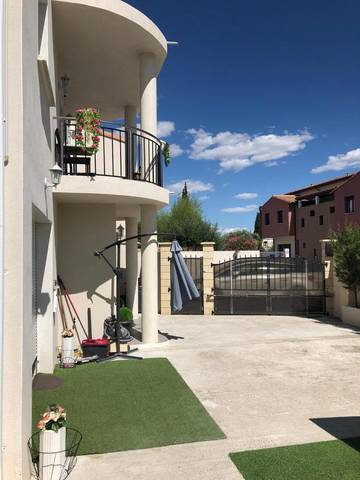 Gîte pour 5 personnes, avec terrasse à Lunel-Viel