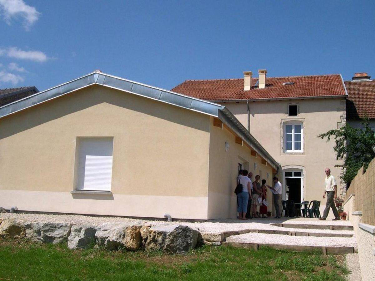 Maison restaurée avec piscine privée chauffée et équipements de loisirs à Bourmont-entre-Meuse-et-Mouzon - Fr-1-611-58 in Goncourt, Haute-Marne