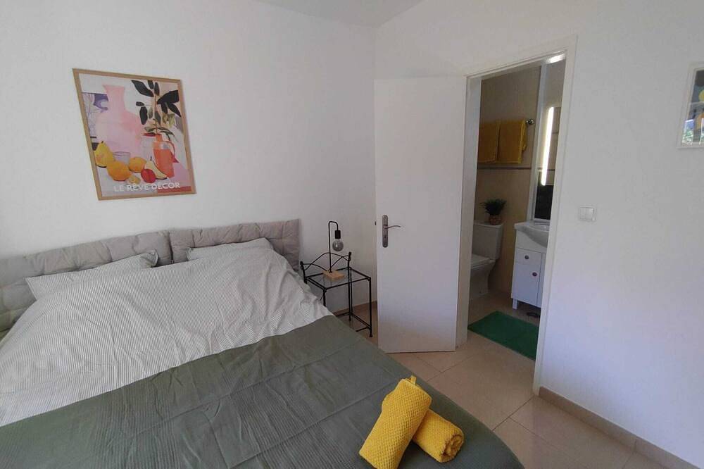 Ganze Wohnung, 3 bedroom apartment Salema Amazing sea view Shared pool Beach 5 min walk in Praia da Salema, Naturpark Südwest-Alentejo und Costa Vicentina