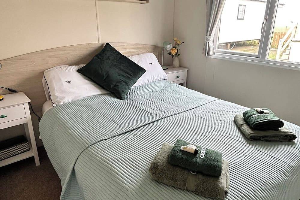 Delightful Mobile Home, Seasalter, Whitstable. 2 Min Walk To Seasalter Beach in Kent