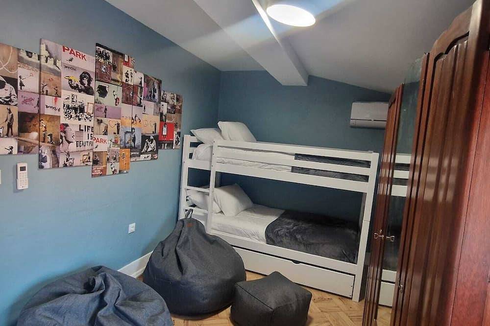 Apartamento inteiro, Train Station Apartment in the Heart of the city with great views and 2 Patios. in Castelo Branco, Aldeias do Xisto