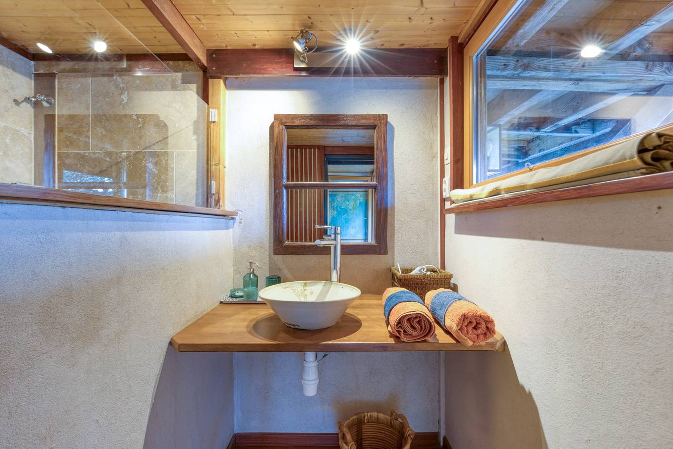 Chambre d'hôtes 'Le Sabel - Chambre Bleue' avec vue sur la montagne, piscine partagée in Mourèze, Région de Lodève