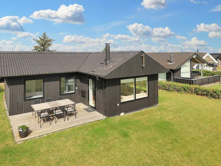 Feriehus for 4 personer, med terrasse, barnevennlig i Sæby