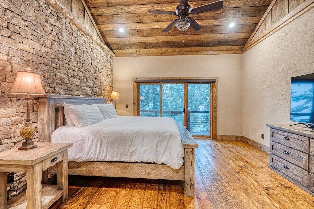 Mountain View Cabin w/ Hot Tub & Game Room in Cherry Log, Chattahoochee National Forest
