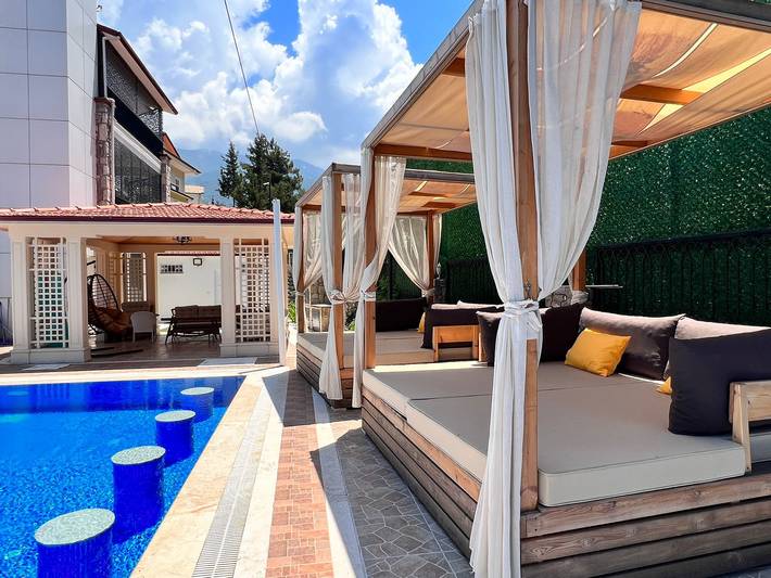 Location de vacances pour 14 personnes, avec jacuzzi ainsi que jardin et piscine, adapté aux familles à Fethiye (Muğla) - 2