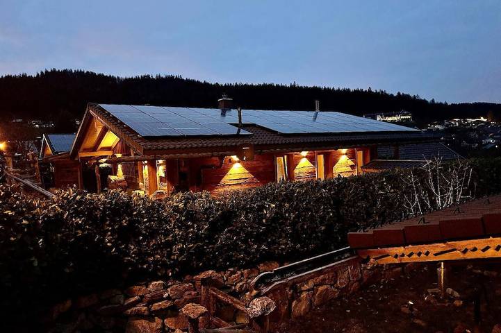 Ferienwohnung für 2 Personen, mit Whirlpool und Garten sowie Sauna und Balkon, mit Haustier