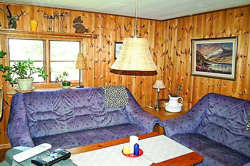 Beautiful home in Ljungsarp with sauna in Tranemo, Västergötland