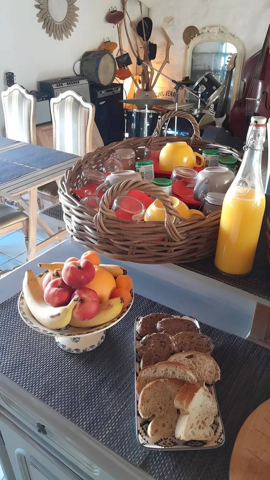 Bed & Breakfast 'Chambres D'hôtes La Marouette 1' met gedeeld terras en wifi in Hiers-Brouage, Côte de Beauté