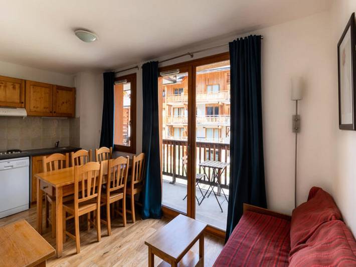 Chalet pour 6 personnes, avec piscine ainsi que jacuzzi et balcon, adapté aux familles à Les Orres - 2