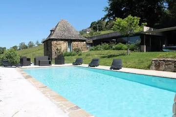Cottage pour 8 personnes, avec terrasse à Altillac