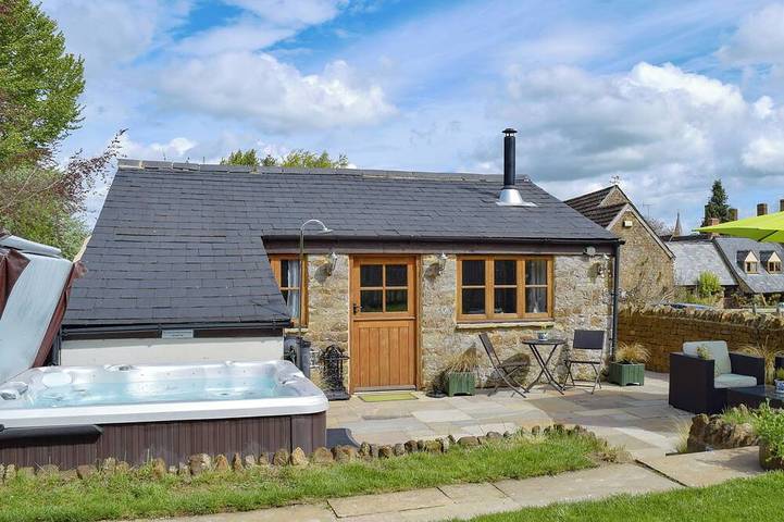 Cottage for 2 people, with hot tub and garden in The Cotswolds