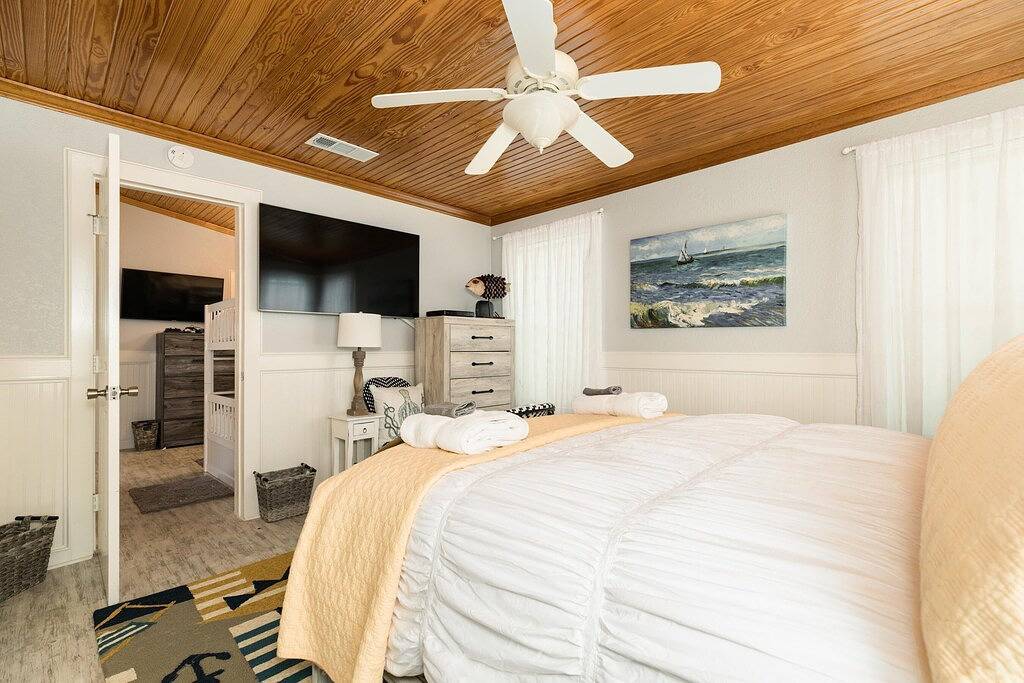 Bluewave Paradise - Huge Deck Overlooking the Sea! in Brazoria County