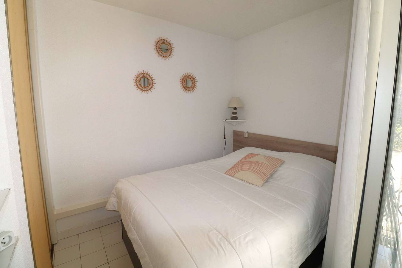 Ganze Ferienwohnung, 2 room cabin swimming pool air conditioning loggia and terrace in Le Grau-du-Roi, Côte d'Améthyste