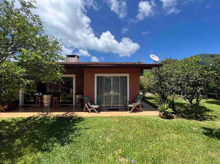 Casas e apartamentos de temporada para 2 pessoas, com jardim em Pântano do Sul
