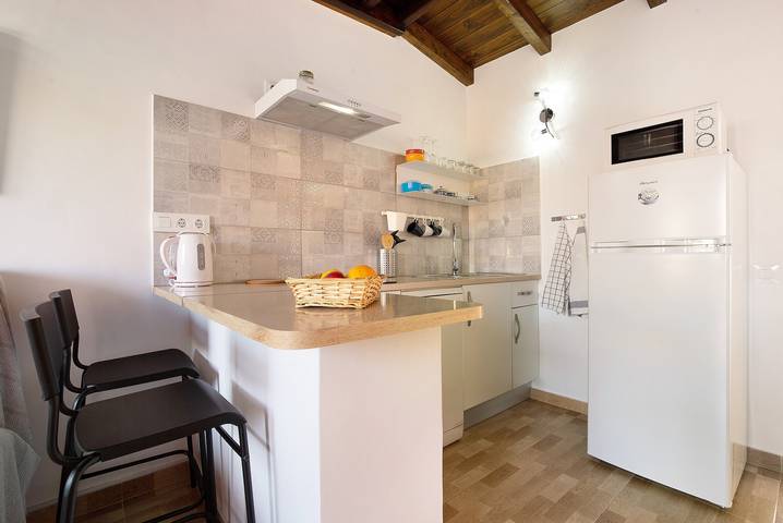 Hel lejlighed, Vacation Home 'Casa Yoaki' with Terrace & Wi-Fi in Tamaragua, La Oliva