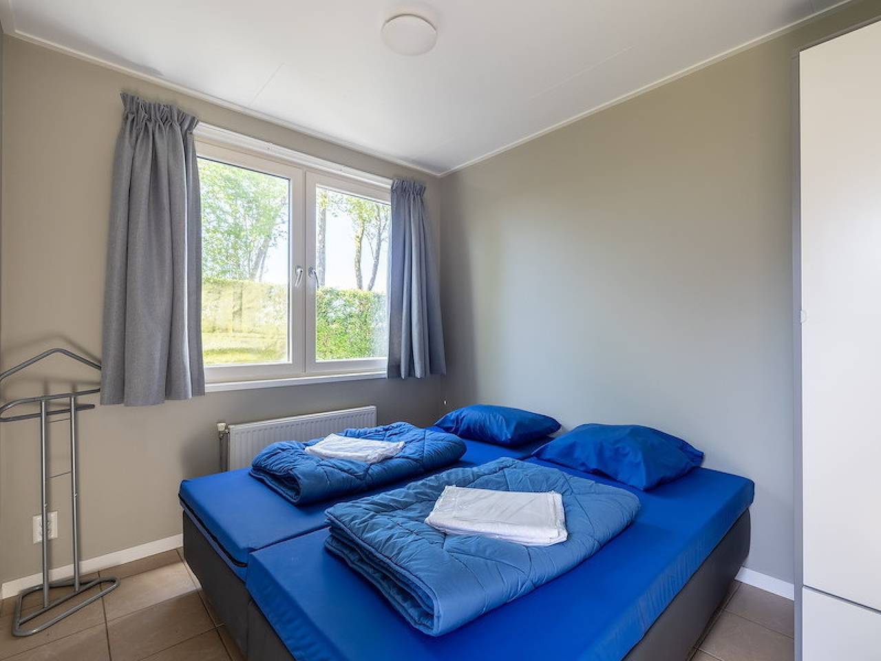 Schönes 3-Personen-Ferienhaus am Angelgewässer in der Nähe von Medemblik am Ijsselmeer. in Ijsselmeer